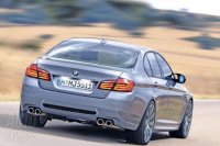 BMW M5 2010    V8