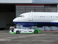 Тягачи для самолетов обзаведутся новыми двигателями