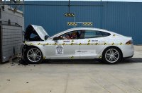 Краш-тест автомобиля Tesla Model S