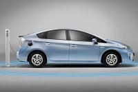 Новый Toyota Prius будет представлен на полгода позже
