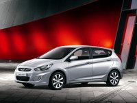  Hyundai Elantra    Solaris Hatchback