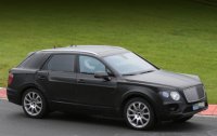 Bentley тестирует заряженную версию своего первого внедорожника